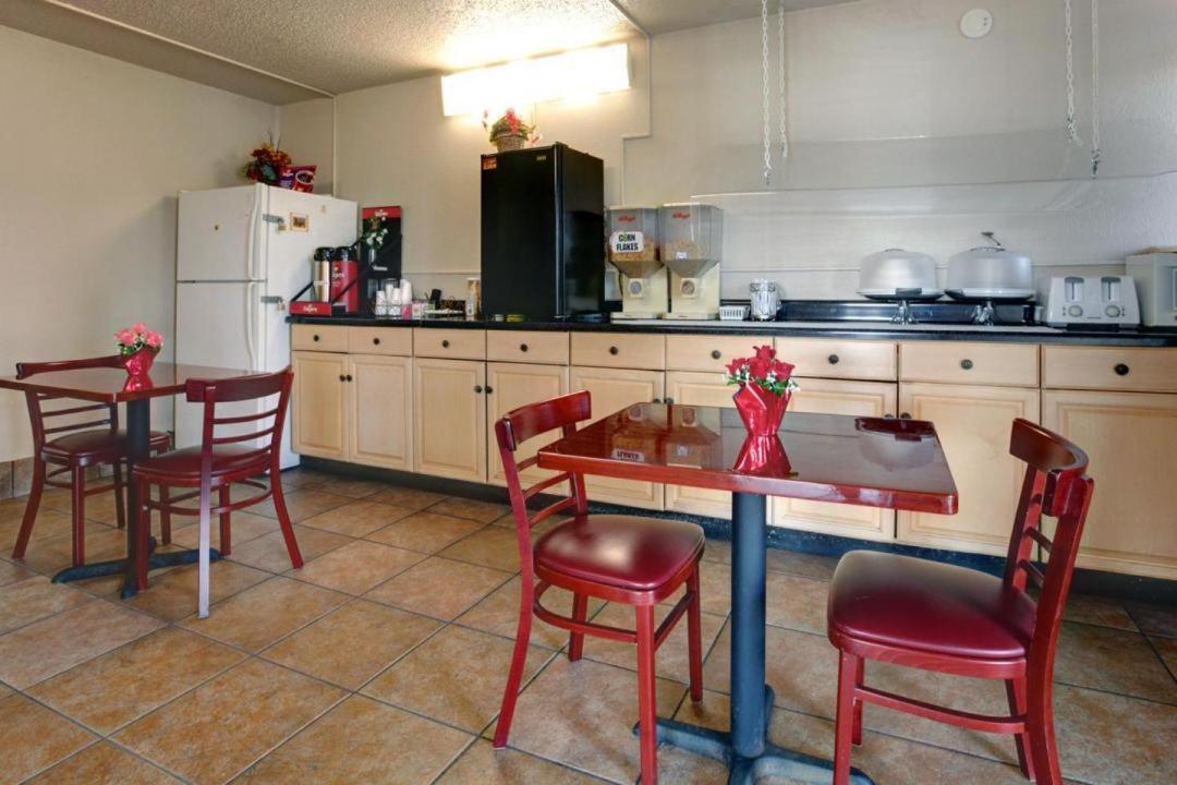 Americas Best Value Inn Alachua Bagian luar foto